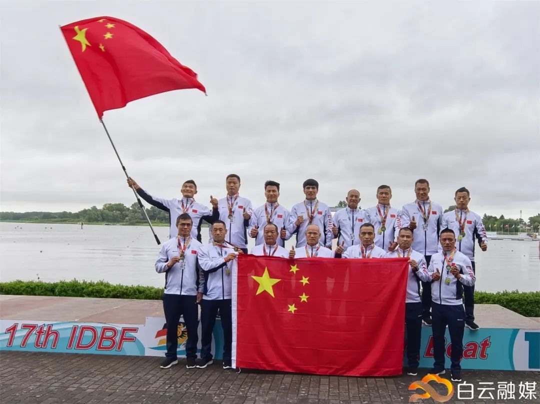 包含重返赛场，球队载誉归来，迎接新挑战的词条