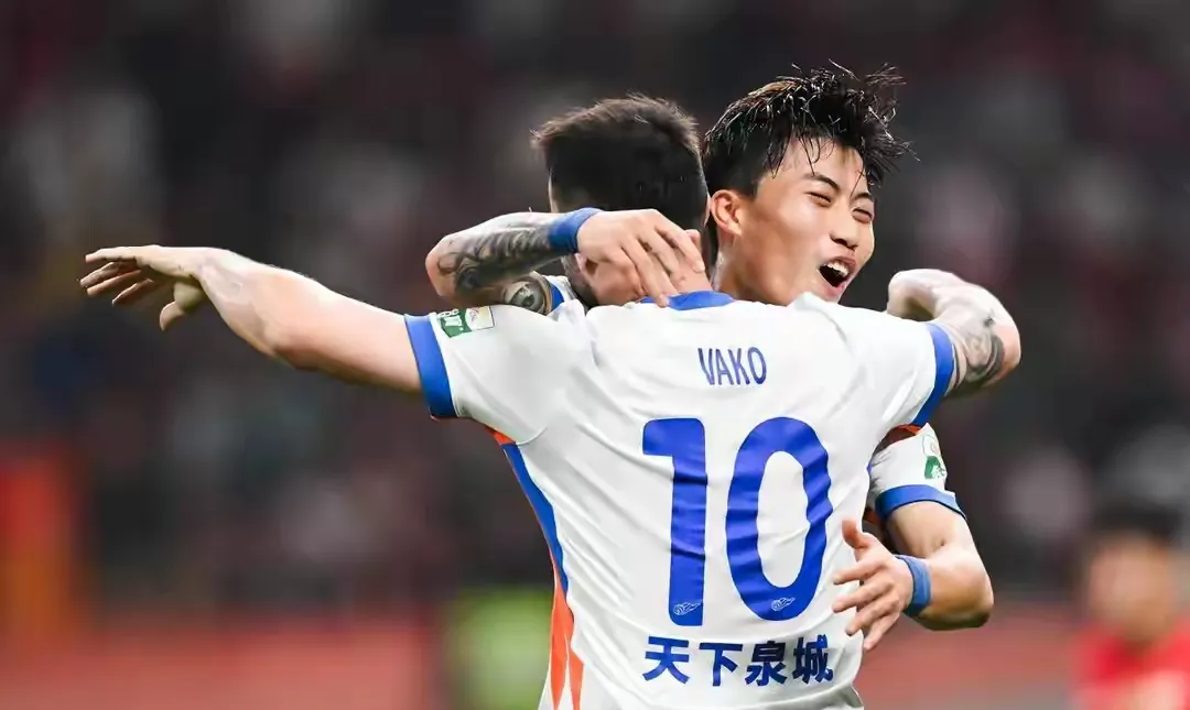 包含山东鲁能将挑战上海上港，谁能在争夺胜利中笑到最后？的词条