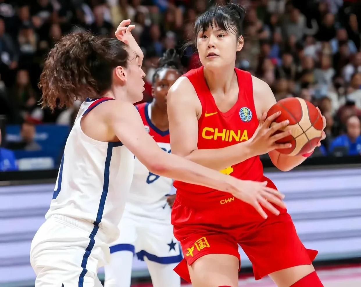 亚洲杯女球队表现亮眼赛场上展现实力