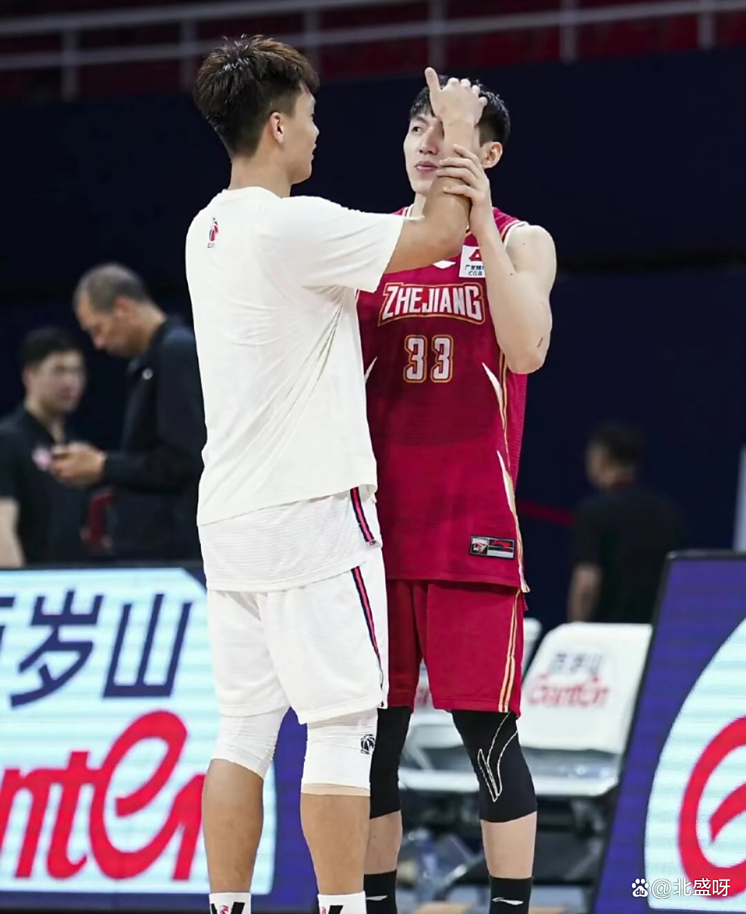 亚洲球队逆袭晋级，势不可挡登顶的简单介绍