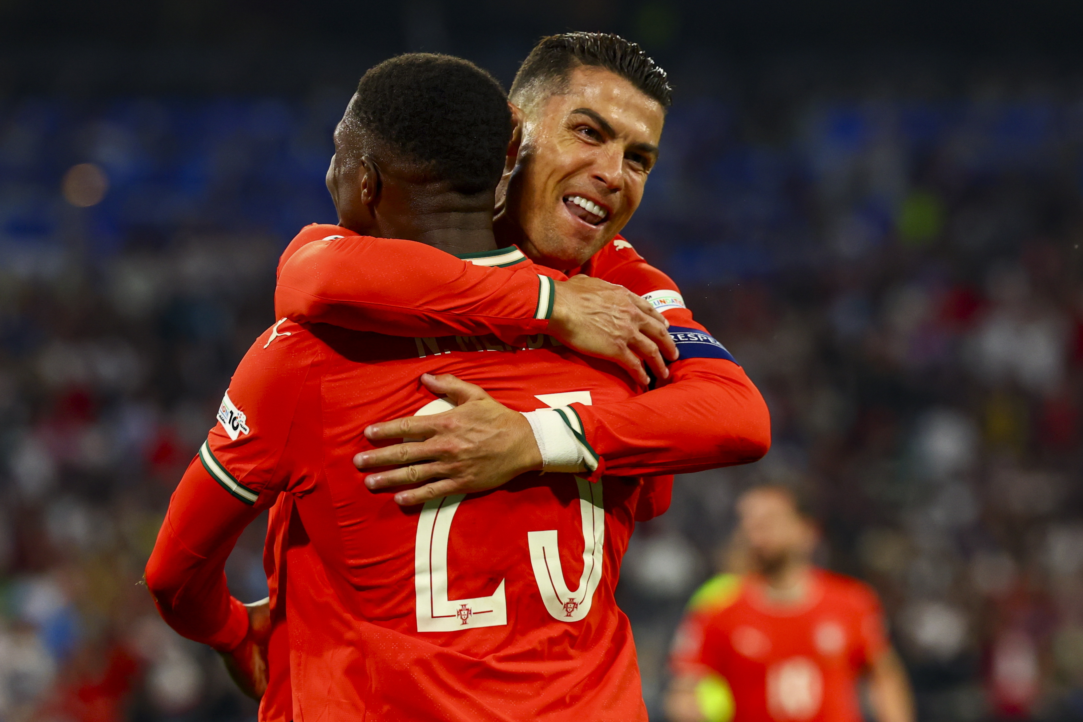 葡萄牙足球队大胜对手，晋级半决赛