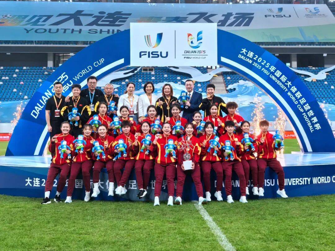 国际女足赛事上，中国队员奋力拼搏的简单介绍