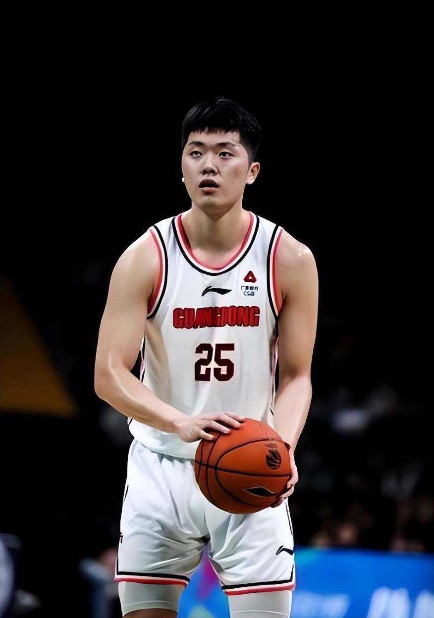 关于主力球员赛季末期体能下降，备战压力大增的信息