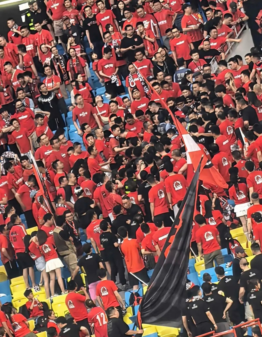 精彩绝伦！球队挑战自我迎接挑战的简单介绍