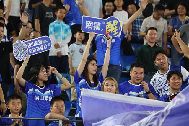 热门队伍上演惊艳表现，引爆球迷热情的简单介绍