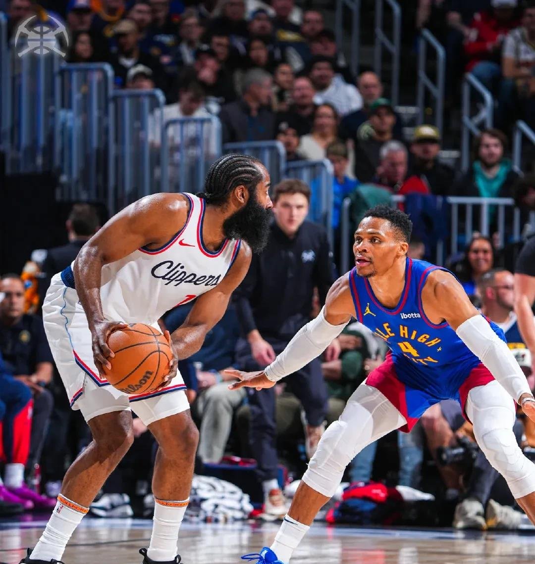 快船客场大胜掘金，延续六连胜