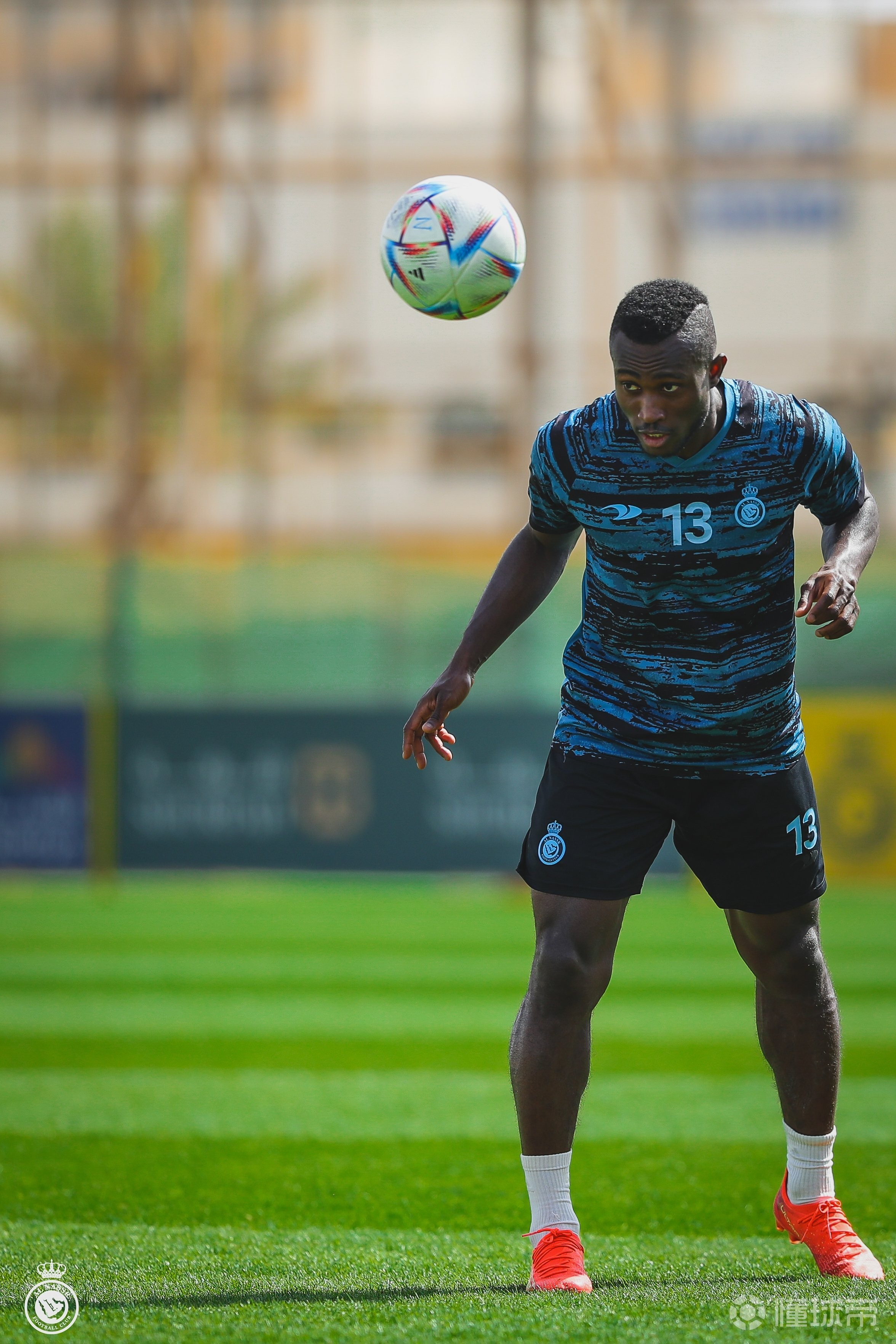 里昂球队备战关键战役：士气高昂期待胜利