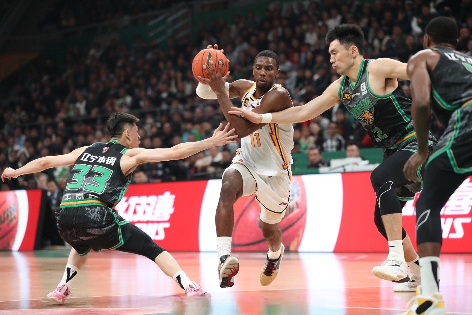 山西队主场击败对手，力挽狂澜