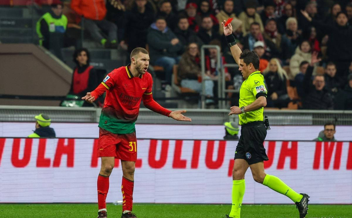 包含罗马主场失利，遭遇联赛三连败的词条