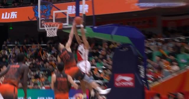 包含卫冕冠军遭遇困境，复仇之战必胜的词条